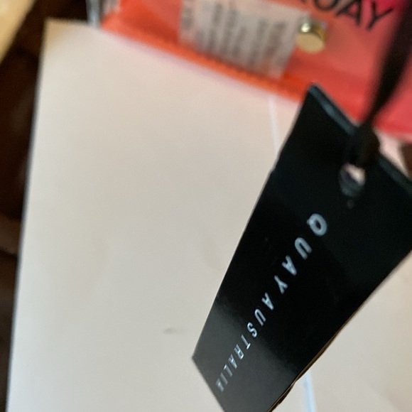 Quay sunglasses NWT with plastic case animal print - Picture 7 of 10